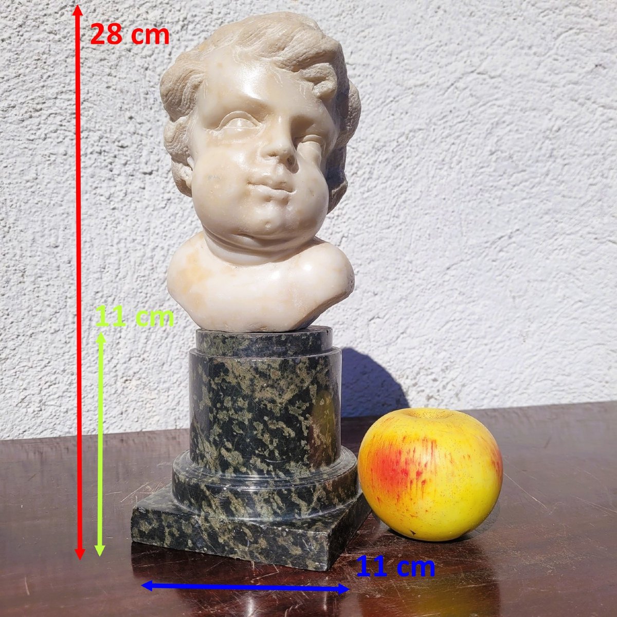 Tête de putto en marbre blanc sur colonne, XVIIème siècle-photo-2