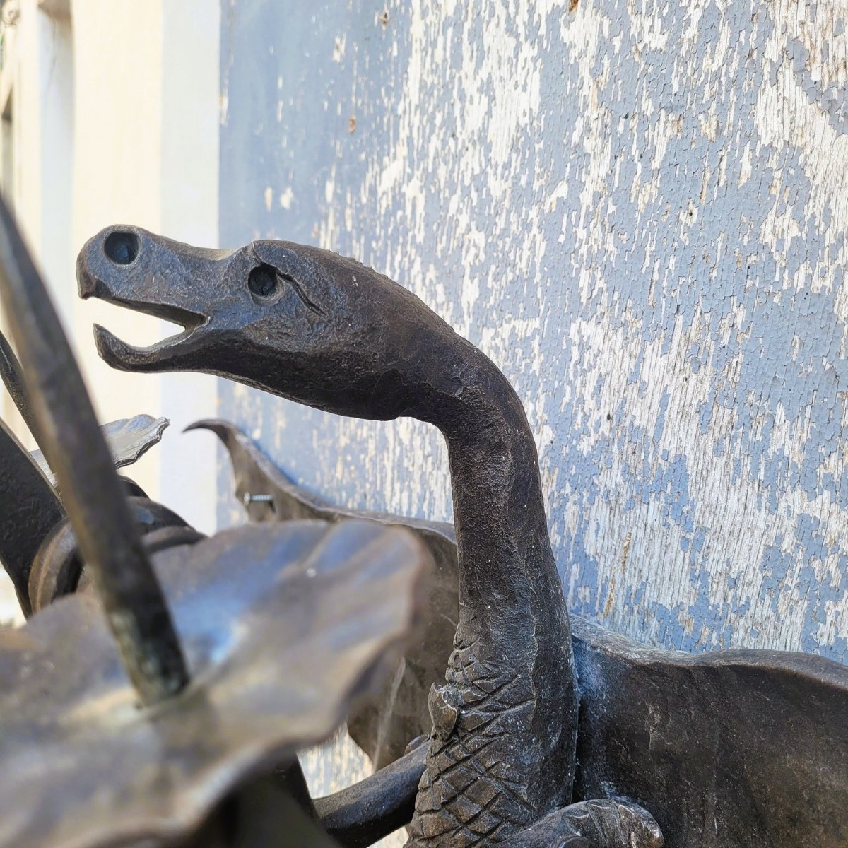 A Mazzucotelli (dans le goût de) , 2 Appliques Dragon en fer forgé, H58cm,  début XXème siècle-photo-2