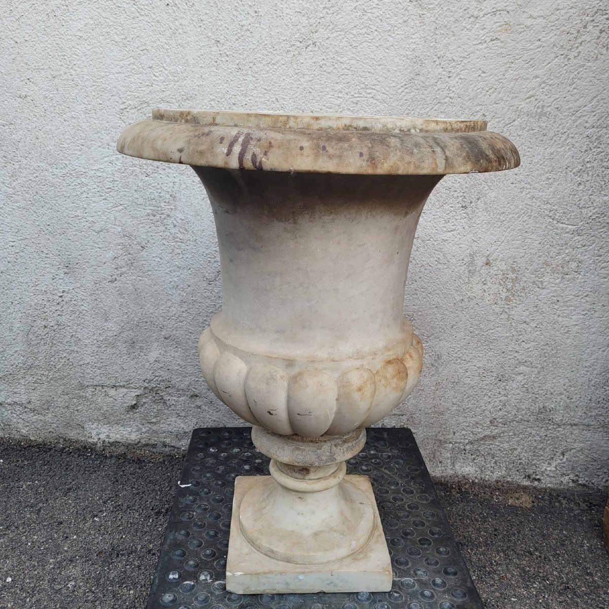 Vase dit Medicis en marbre blanc, fin XVIIIème début XIXème siècle-photo-6
