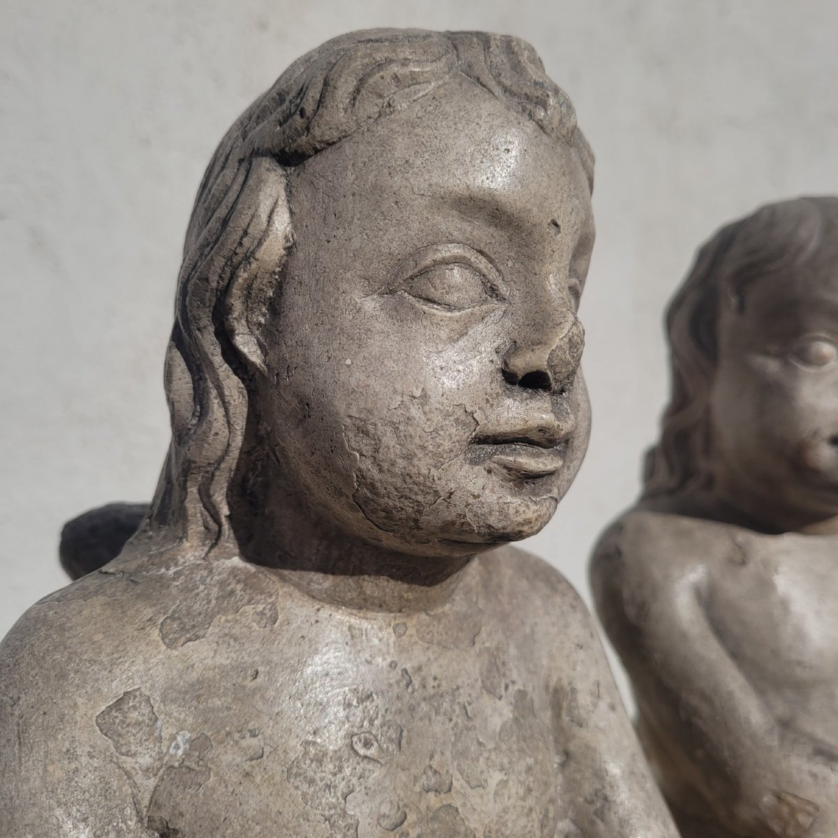 Anges Céroféraires en pierre marbrière, époque XVII/XVIIIème siècle-photo-3