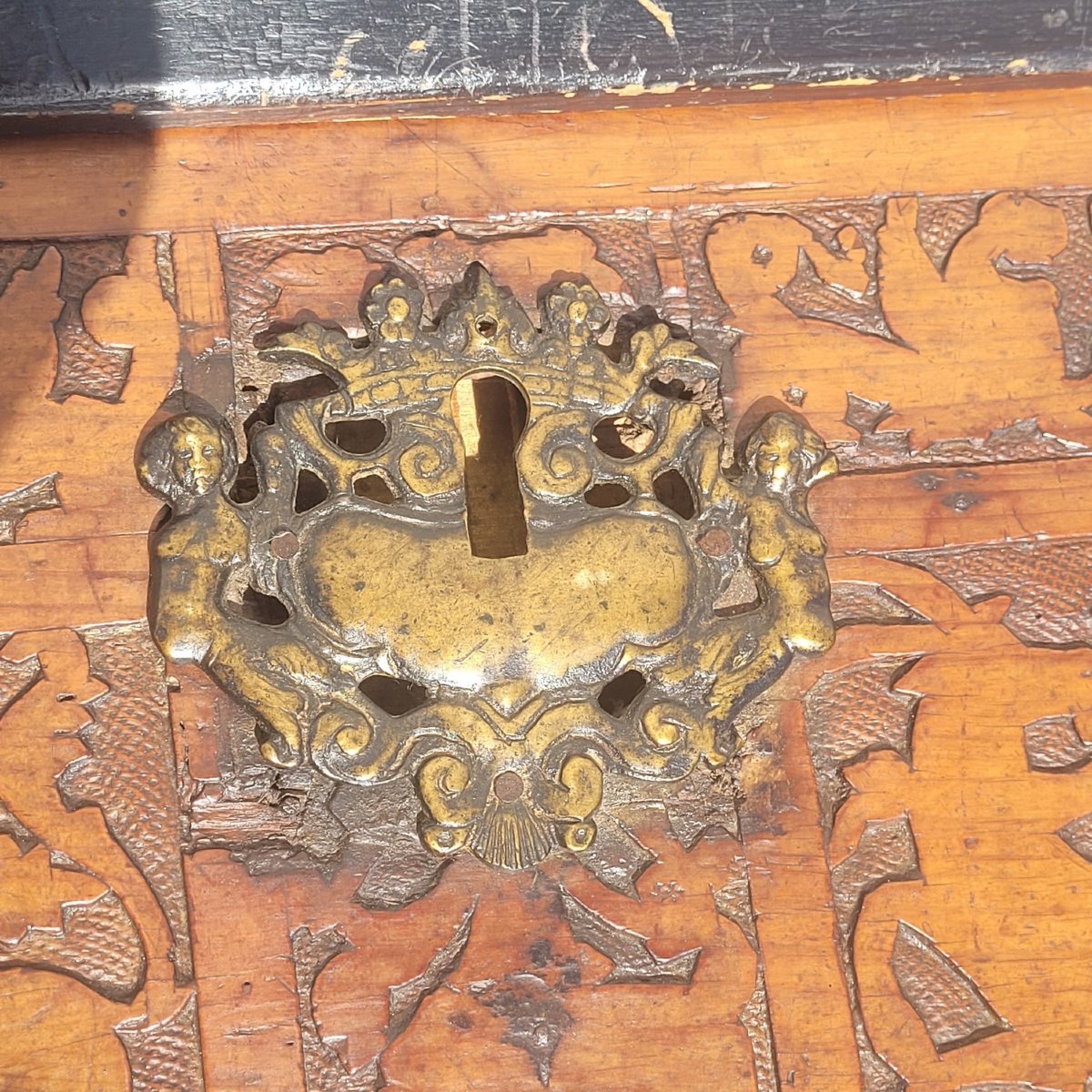 Rare Pyrographed Cedar Chest, Venice, 17th Century-photo-7