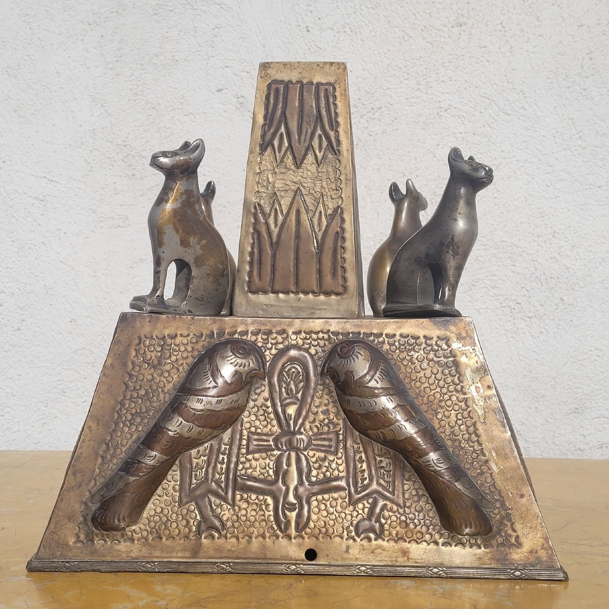 Egyptomania, ancien pied de lampe en métal, début XXème siècle-photo-3
