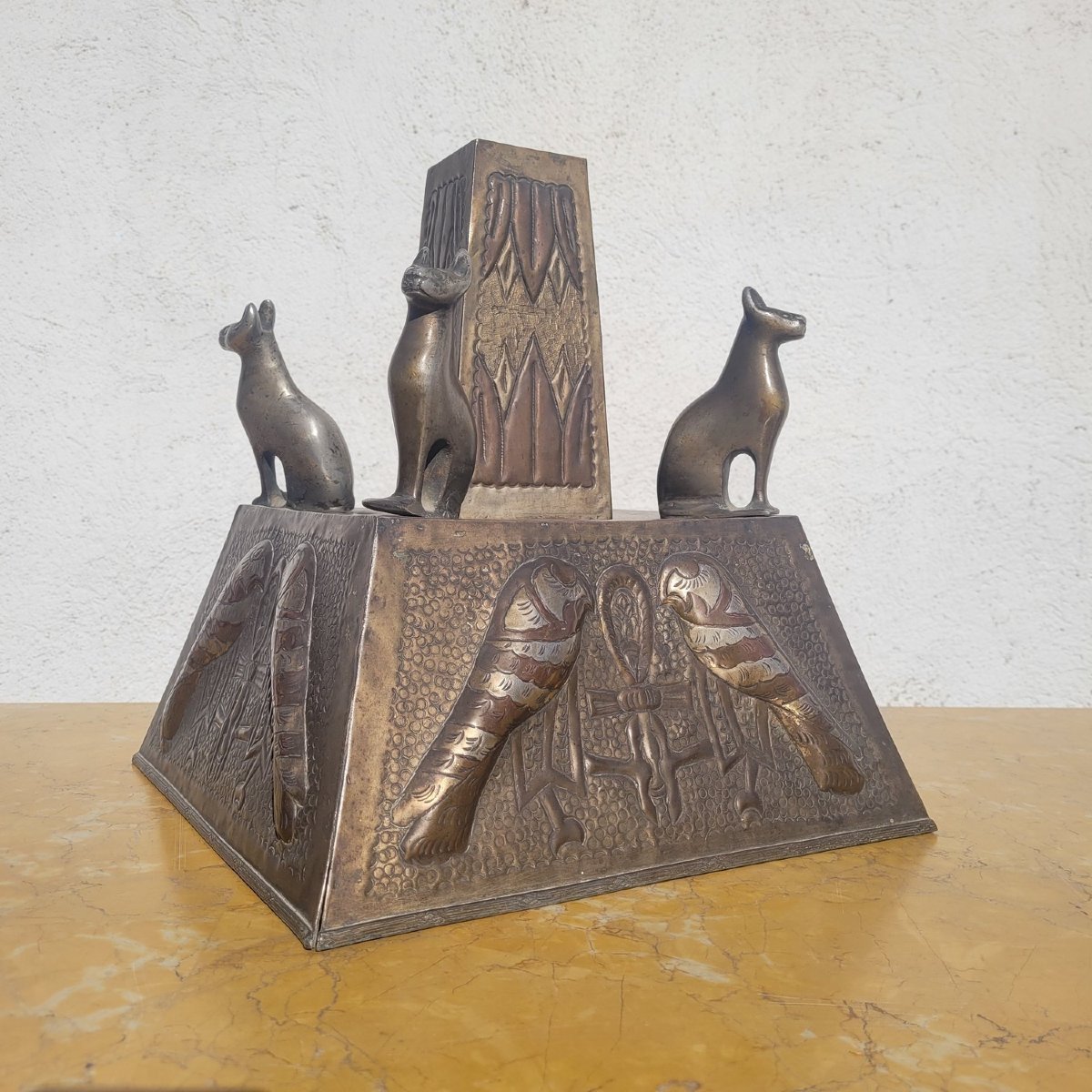 Egyptomania, ancien pied de lampe en métal, début XXème siècle-photo-4