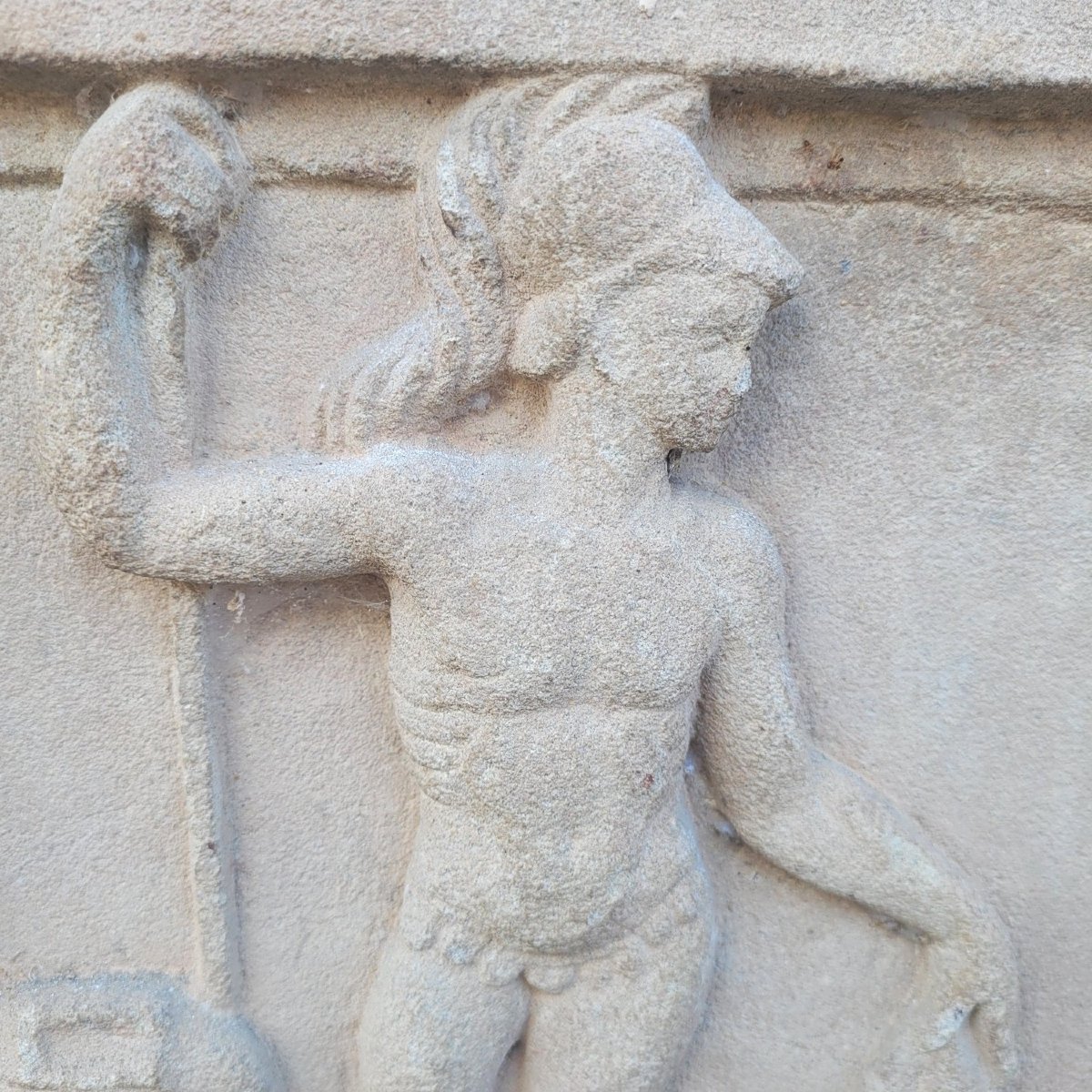 Rare bas-relief en pierre sculptée à l'antique, 1ere partie du XIXème siècle-photo-4