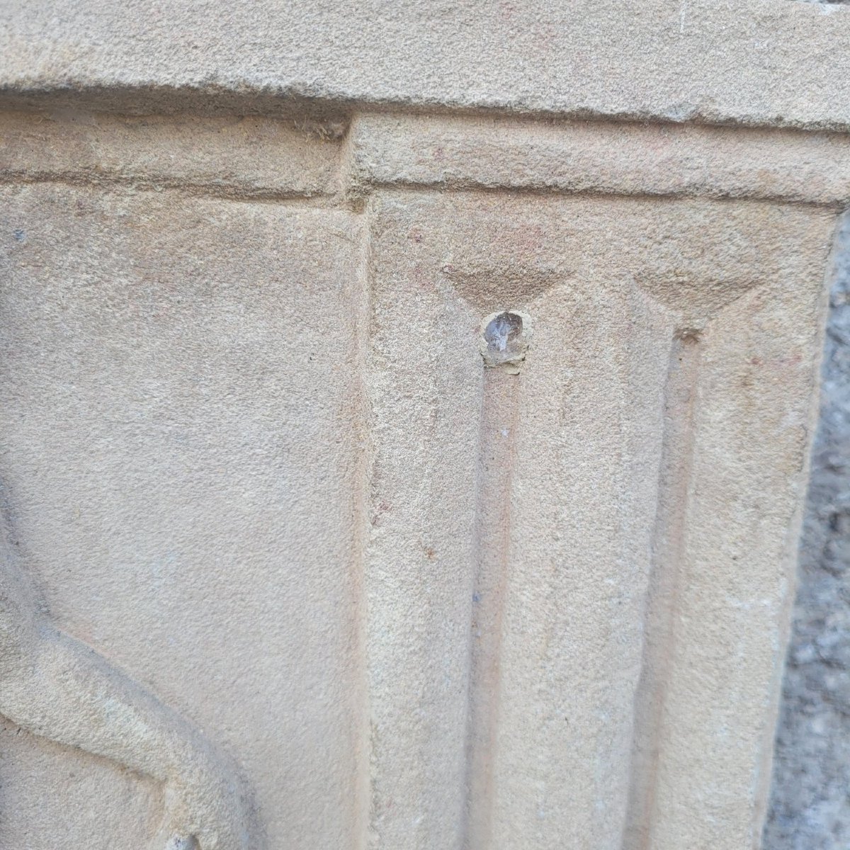 Rare bas-relief en pierre sculptée à l'antique, 1ere partie du XIXème siècle-photo-1