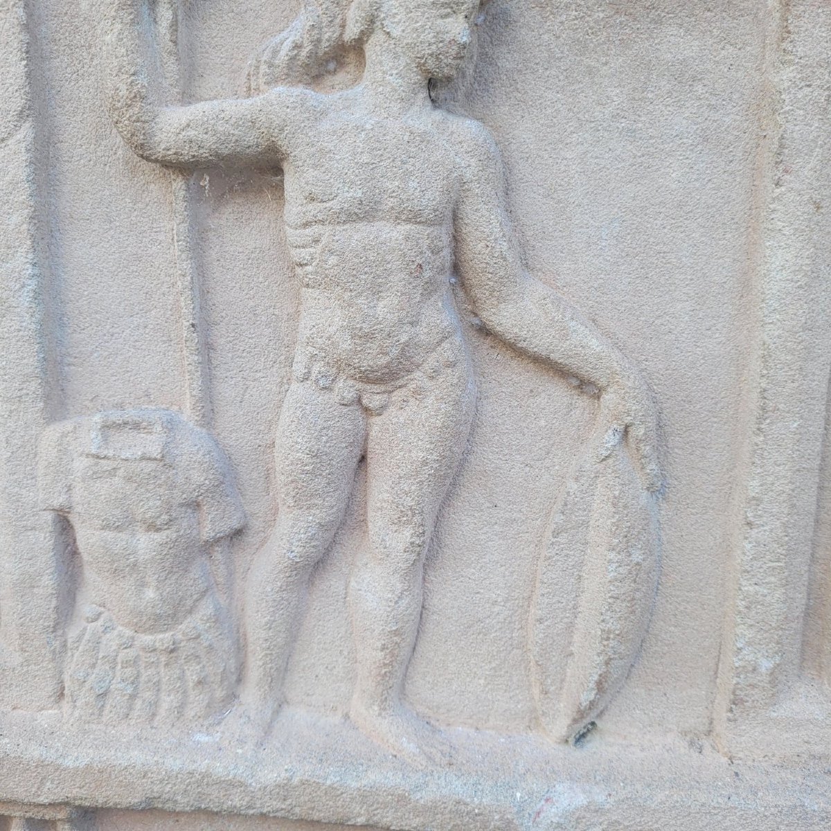 Rare bas-relief en pierre sculptée à l'antique, 1ere partie du XIXème siècle-photo-3