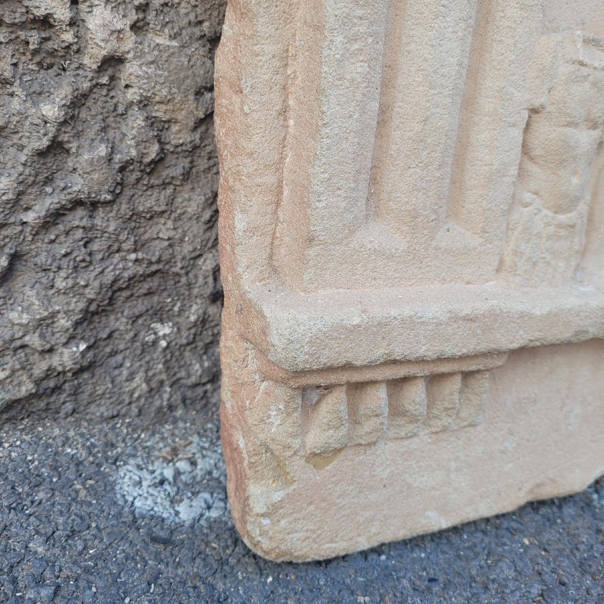 Rare bas-relief en pierre sculptée à l'antique, 1ere partie du XIXème siècle-photo-4