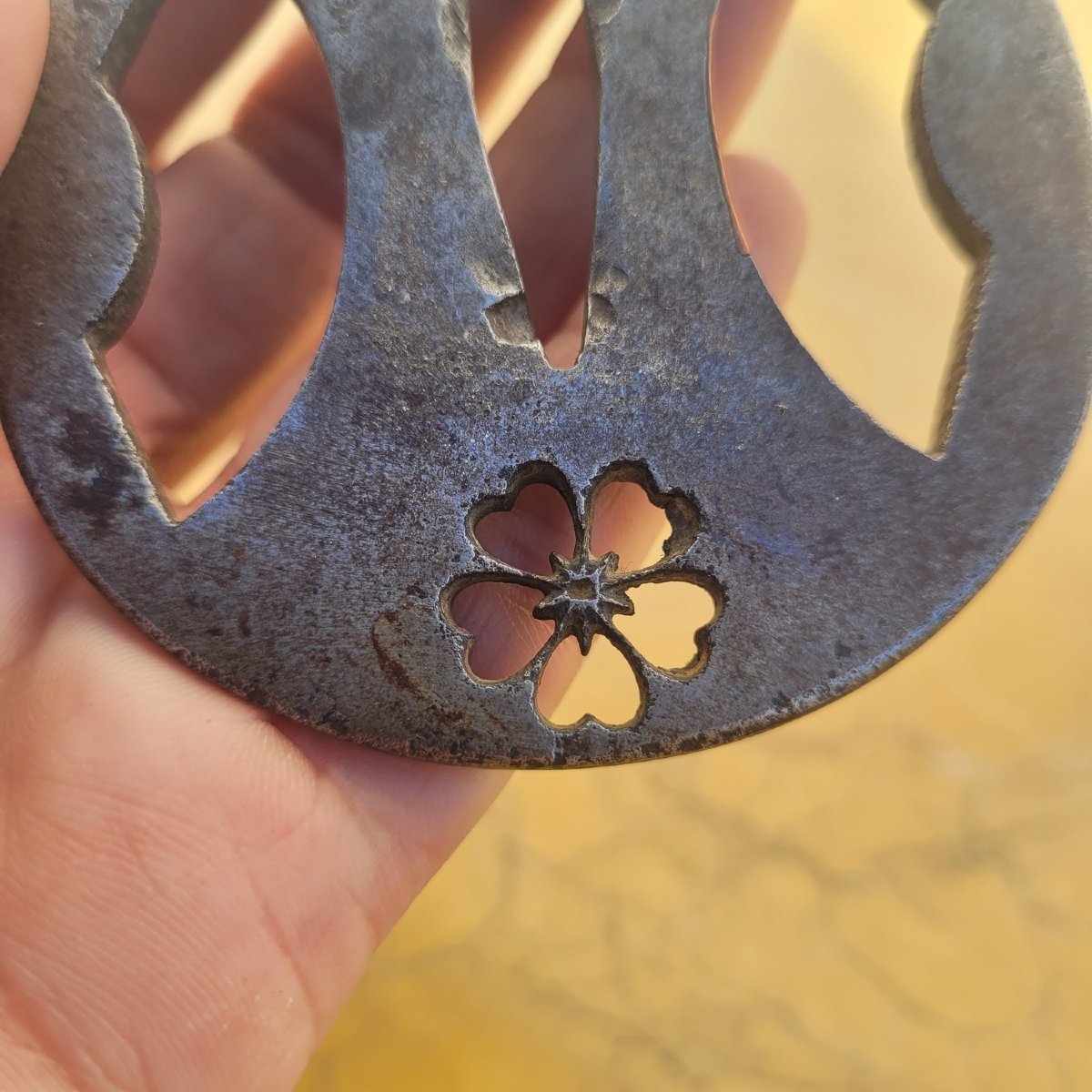 Tsuba Maru-gata en fer, époque Edo (1603-1868)-photo-1