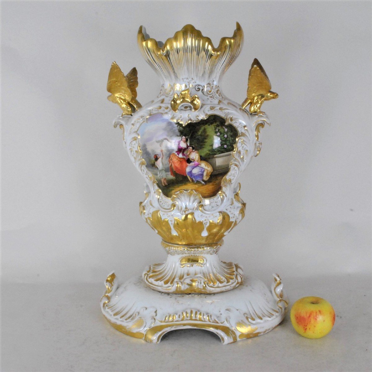 Grand Vase De Mariée En Porcelaine, Milieu XIXème Siècle