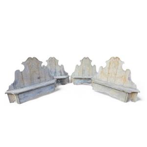 Rare suite de 4 bancs- coffre d'entrée de château en bois peint, XIXème siècle