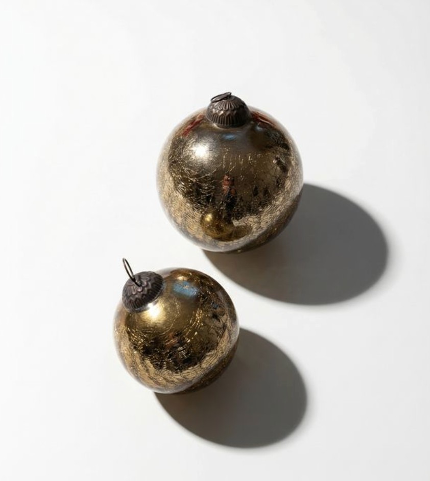 Set Of 2 Antique Christmas/forgiveness Baubles In Eglomisé Glass - 20th Century