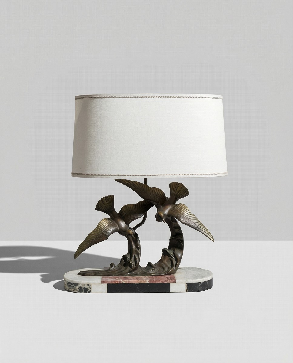 H. Molins &ndash; Lampe de table Art D&eacute;co en bronze aux oiseaux, base en marbre, 1920