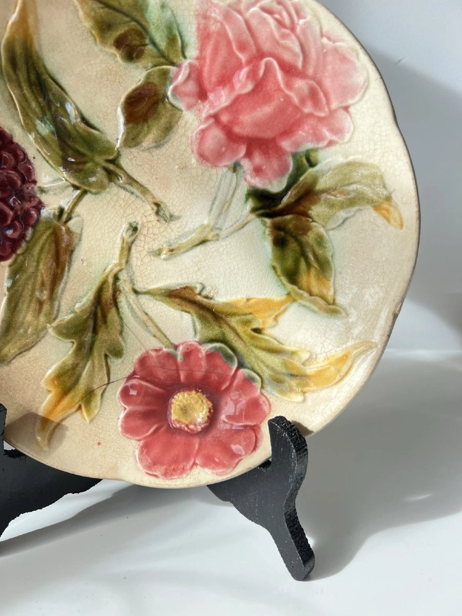 Assiette en barbotine Art Déco années 1930 – décor floral rose zinnia dahlia – céramique ancien-photo-2