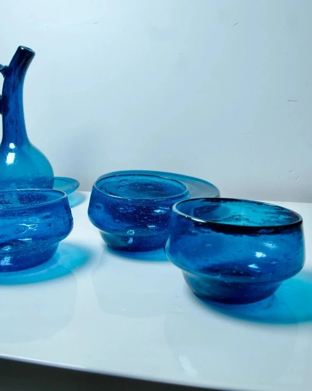 Ensemble verrerie style Biot en verre soufflé bleu cobalt – carafe + verres + bols + soucoupes-photo-1