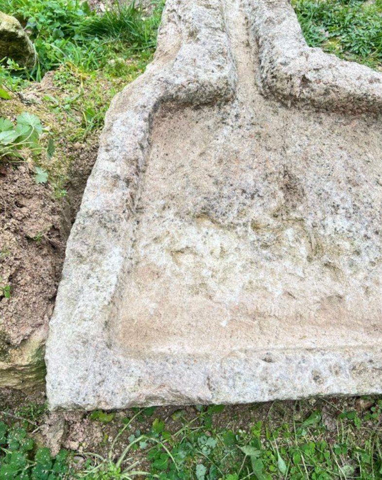 Ancien évier en pierre du XIXe siècle – vasque en pierre calcaire patinée-photo-7