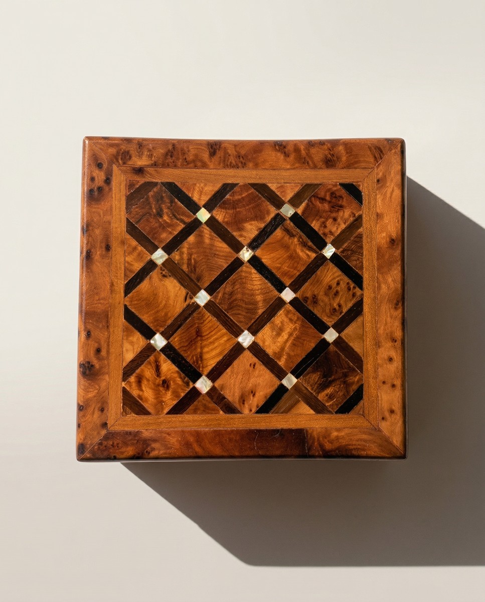 Marquetry Jewelry Box In Cedar Wood And Mother-of-pearl - Vintage Craftsmanship