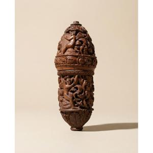 Bo&icirc;te &agrave; chapelet ancienne en corozo sculpt&eacute; et ajour&eacute; &ndash; XIXe si&egrave;cle