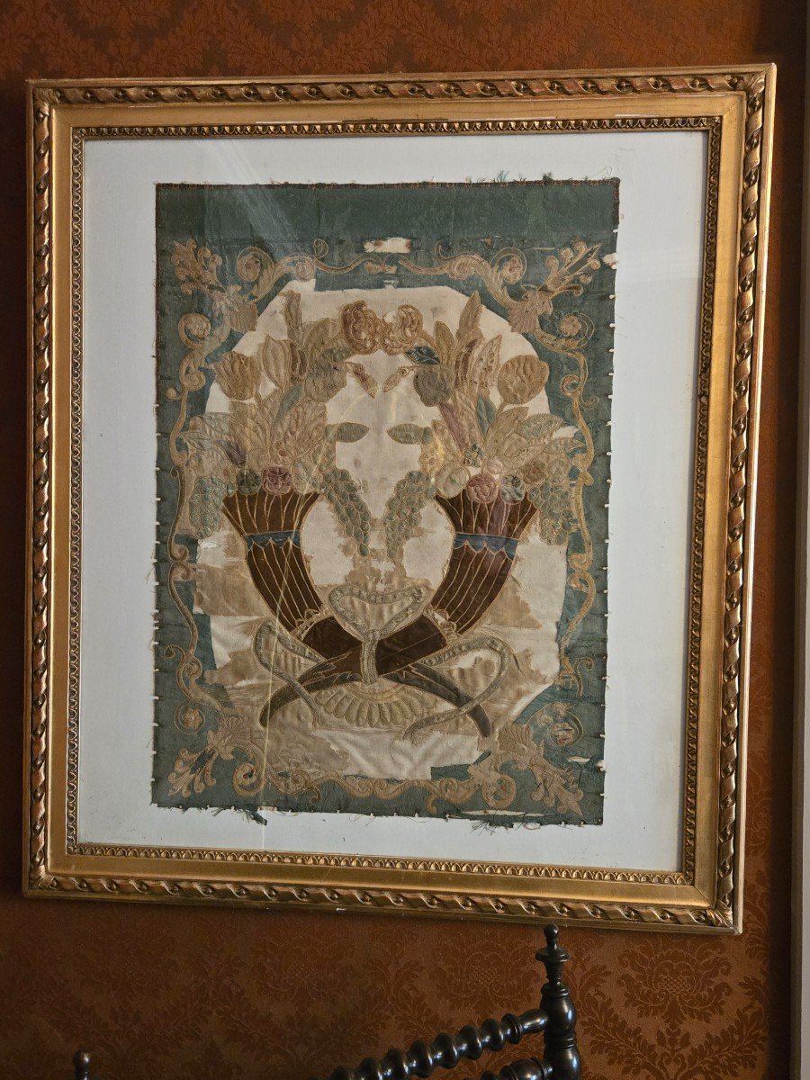 Broderie Aux Cornes d'Abondance, Travail d'époque Empire.