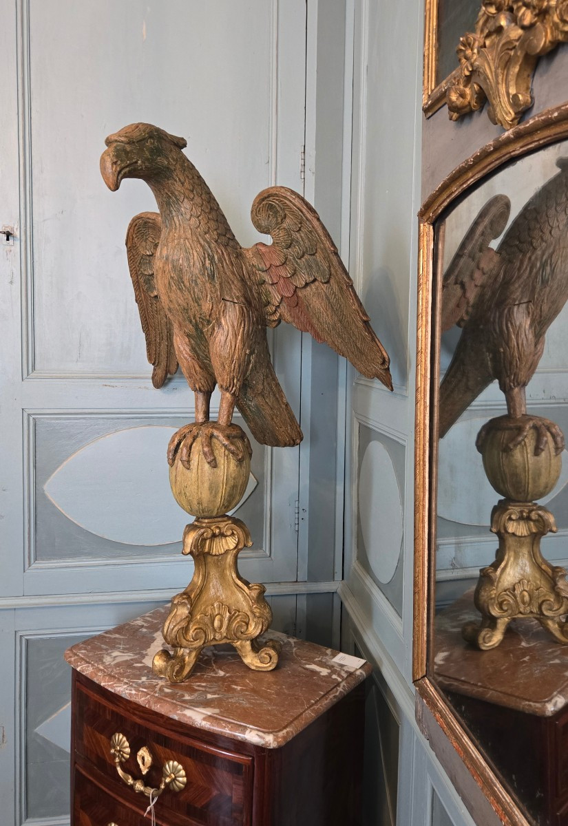 Aigle En Bois Sculpté En Ronde Bosse, époque XVIIIème Siècle. 