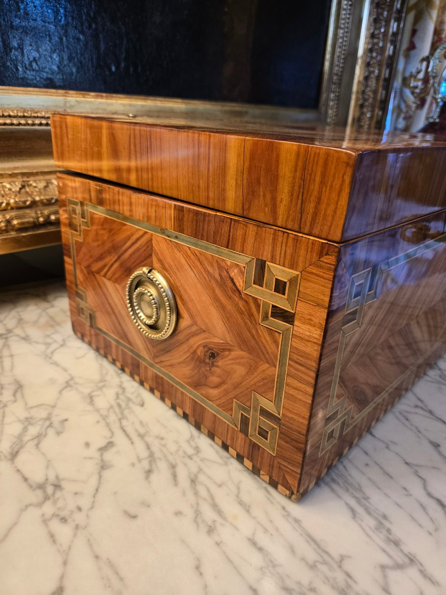 Large Travel Box In Marquetry And Indian Fabric – Louis XVI Period, Circa 1780.-photo-3