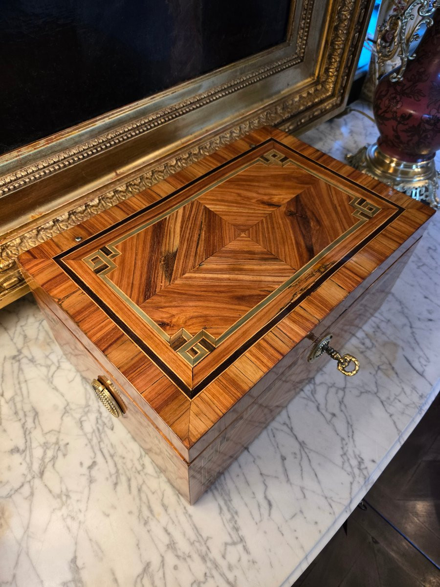 Large Travel Box In Marquetry And Indian Fabric – Louis XVI Period, Circa 1780.-photo-2