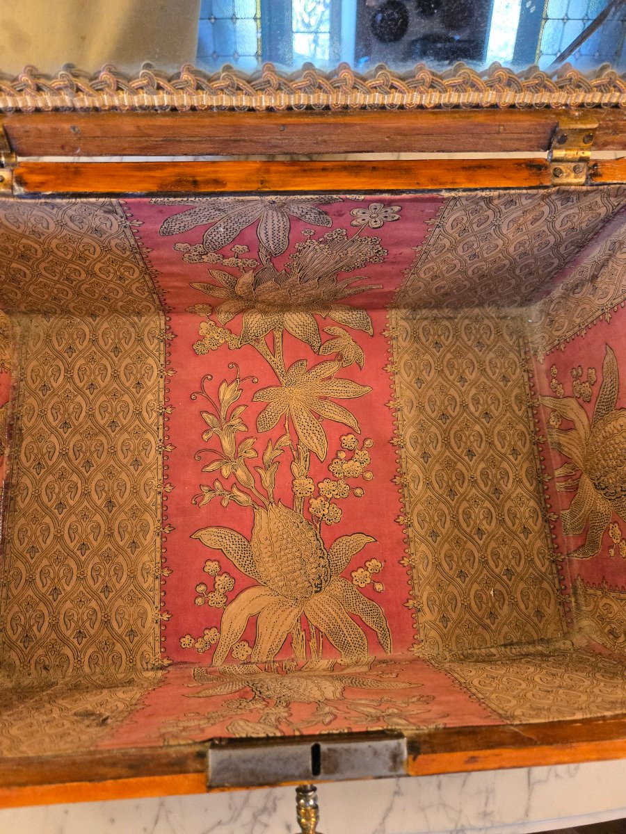 Large Travel Box In Marquetry And Indian Fabric – Louis XVI Period, Circa 1780.-photo-5
