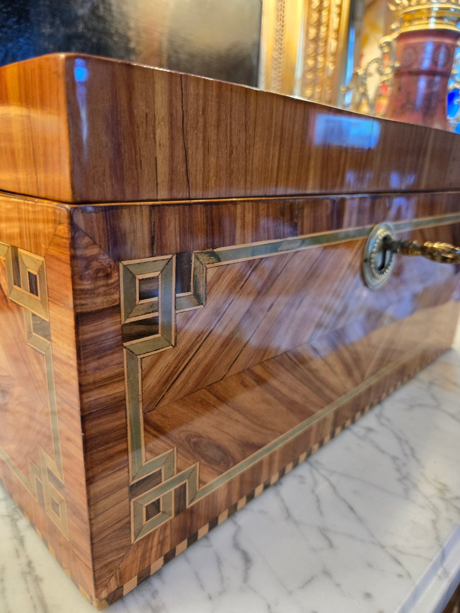 Large Travel Box In Marquetry And Indian Fabric – Louis XVI Period, Circa 1780.-photo-8