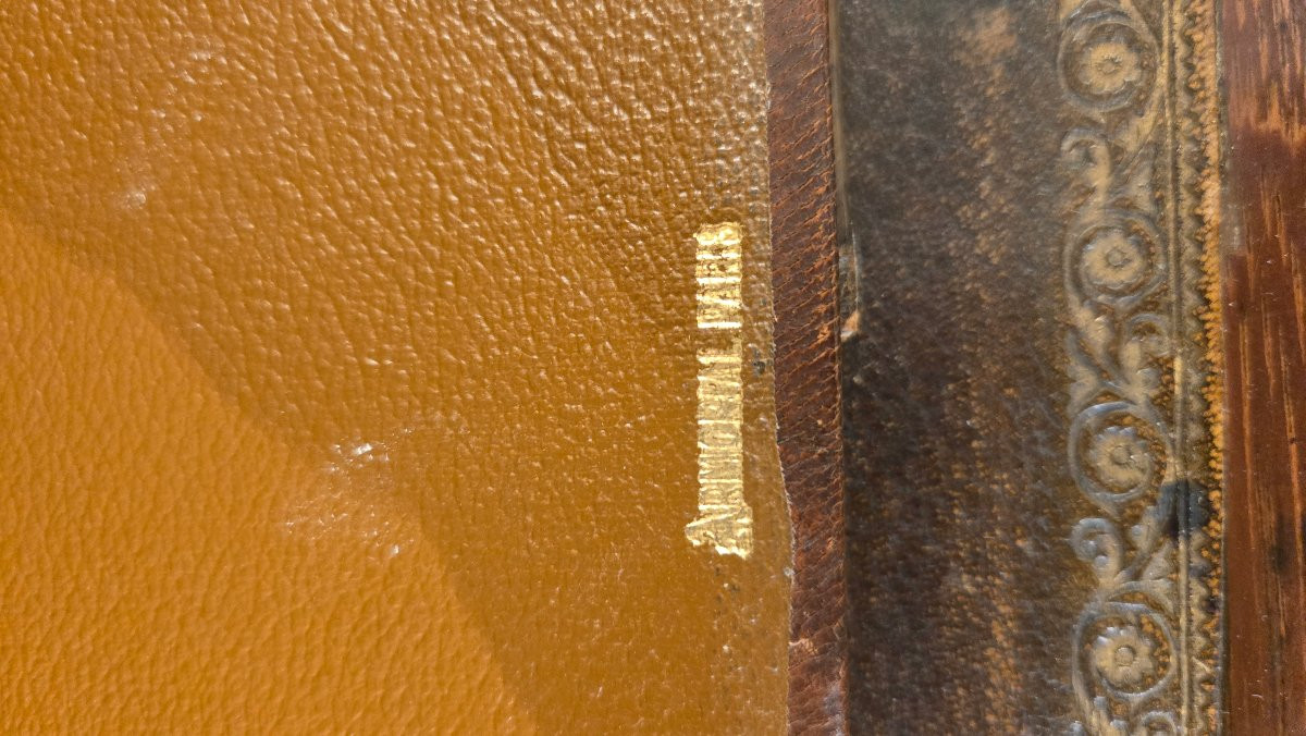 "royale" Desk Pad – Refined Leather Desk Pad -photo-3