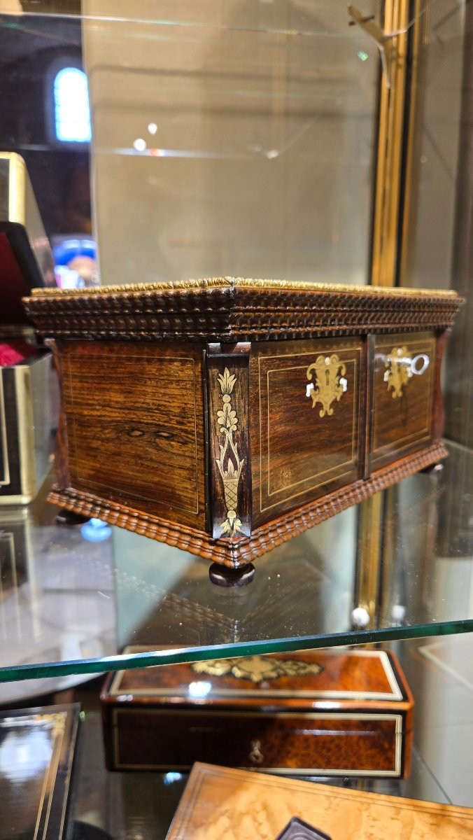 Coffret XIXe en marqueterie, intérieur en théâtre -photo-4