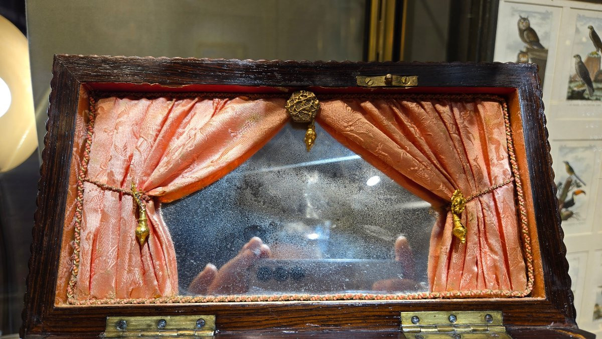 Coffret XIXe en marqueterie, intérieur en théâtre -photo-4