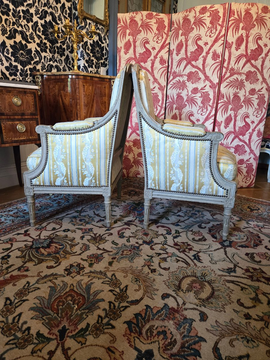 Paire de bergères de style Louis XVI en hêtre mouluré et sculpté.  Début XXeme-photo-5