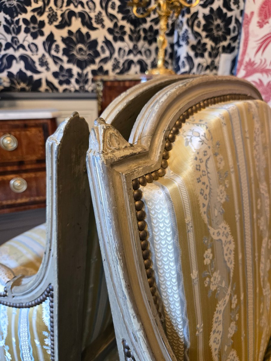 Paire de bergères de style Louis XVI en hêtre mouluré et sculpté.  Début XXeme-photo-6