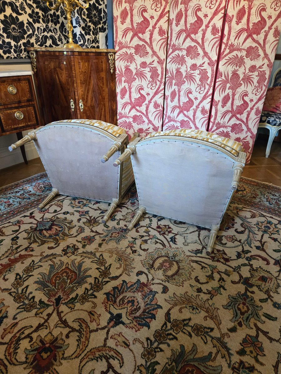 Paire de bergères de style Louis XVI en hêtre mouluré et sculpté.  Début XXeme-photo-8