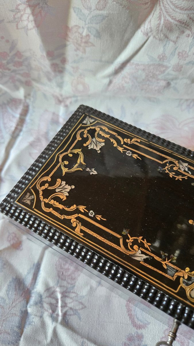 Coffret XIXe, Bois Noircit Laiton et Nacre-photo-3