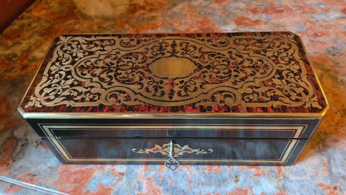 Boîte à gants en marqueterie Boulle – époque Napoléon III.