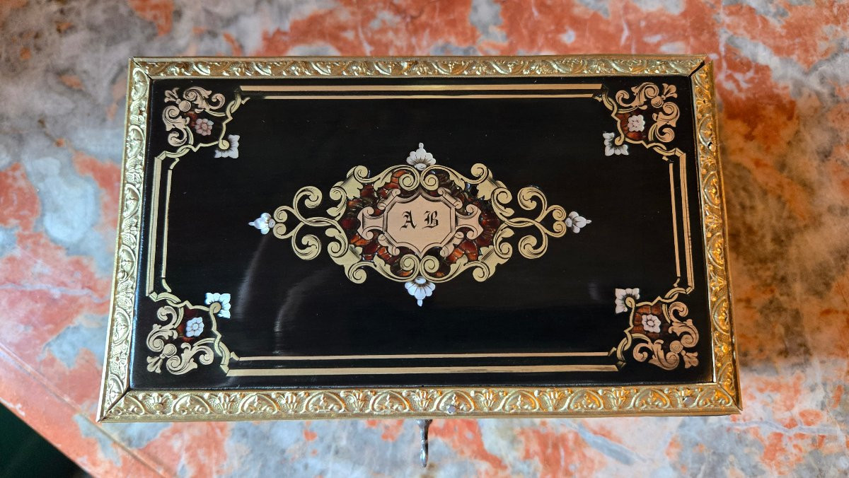 Vervelle Aîné – Coffret en marqueterie de matériaux précieux et laiton. -photo-2