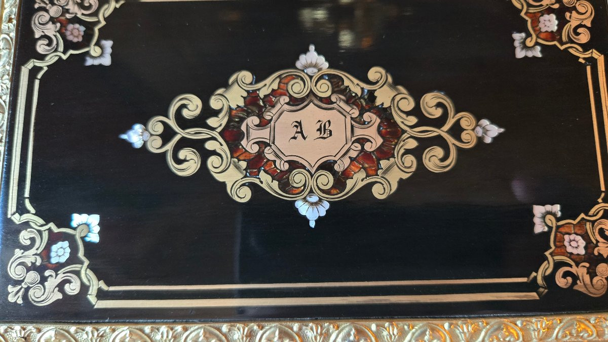 Vervelle Aîné – Coffret en marqueterie de matériaux précieux et laiton. -photo-4