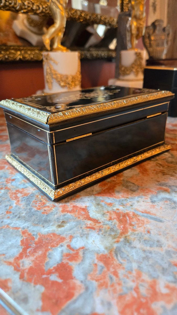 Vervelle Aîné – Coffret en marqueterie de matériaux précieux et laiton. -photo-3
