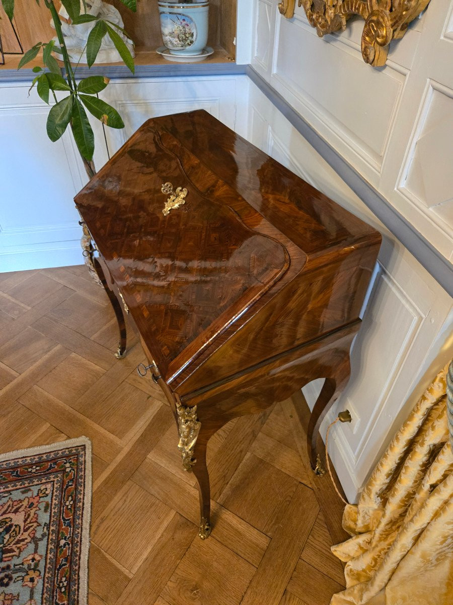 Bureau de pente en bois de violette – époque Louis XV, entourage de Pierre IV Migeon.-photo-4