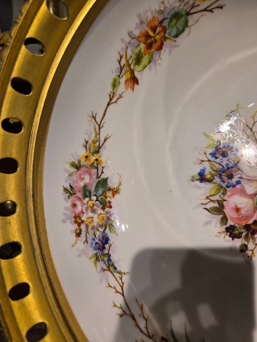 Grande coupe en porcelaine dans le goût de Sèvres et bronze doré, époque Napoléon III. -photo-7