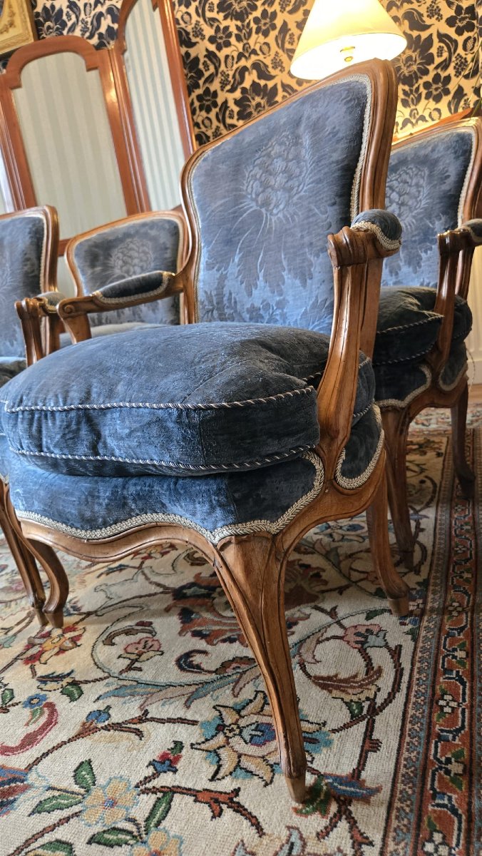 Série de quatre fauteuils cabriolets d’époque Louis XV, Paris vers 1760.  -photo-6