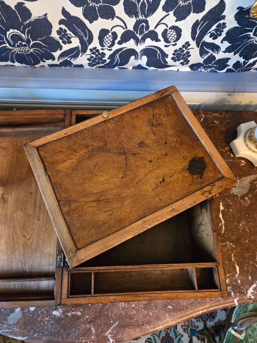 Coffret d’époque Louis XIV – Travail grenoblois en loupe d’érable teintée et noyer.  -photo-8