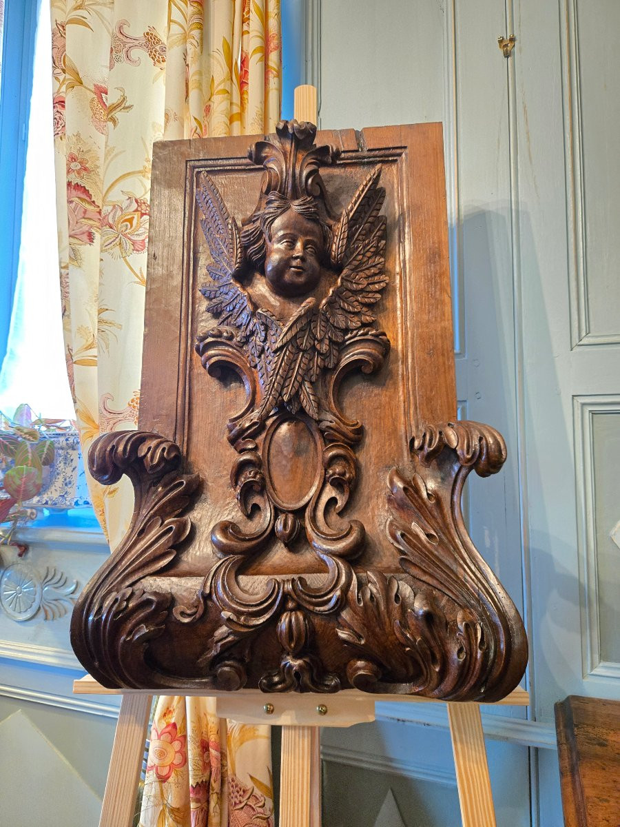 Paire de panneaux sculptés à décor de chérubins ailés, châtaignier – France, XVIIe siècle.-photo-2