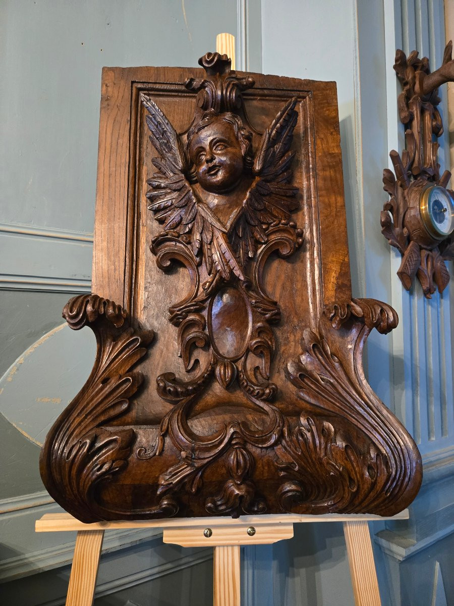 Paire de panneaux sculptés à décor de chérubins ailés, châtaignier – France, XVIIe siècle.-photo-3