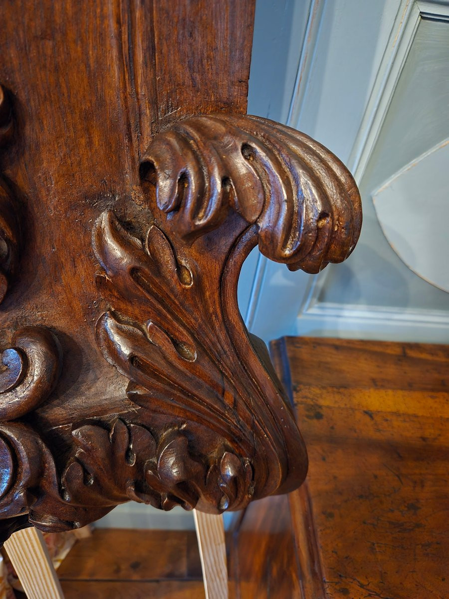 Paire de panneaux sculptés à décor de chérubins ailés, châtaignier – France, XVIIe siècle.-photo-3