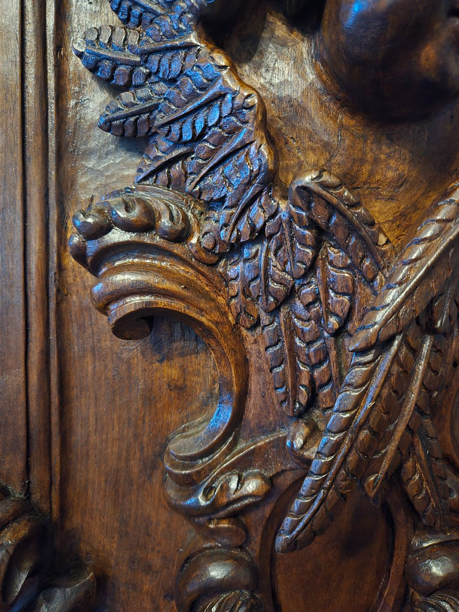Paire de panneaux sculptés à décor de chérubins ailés, châtaignier – France, XVIIe siècle.-photo-5