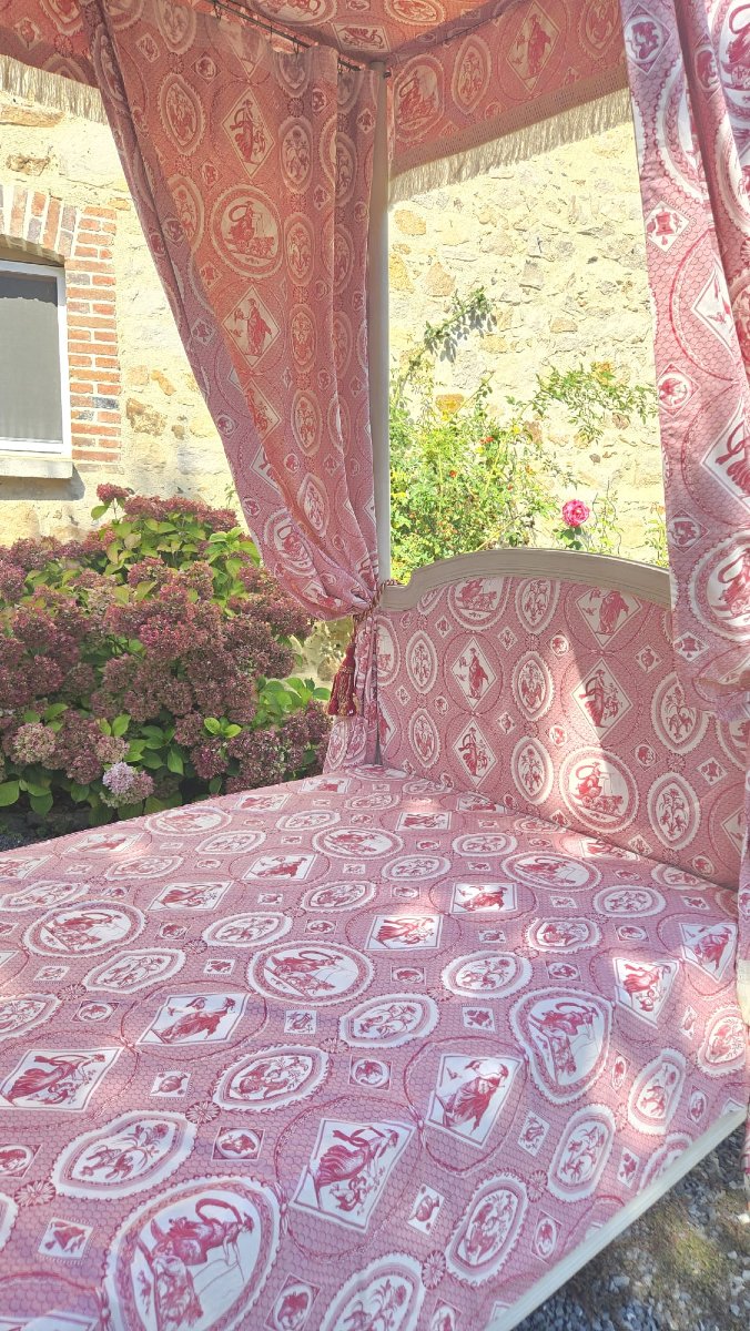 Lit à baldaquin à quatre colonnes en hêtre peint, d’époque Louis XVI. -photo-3