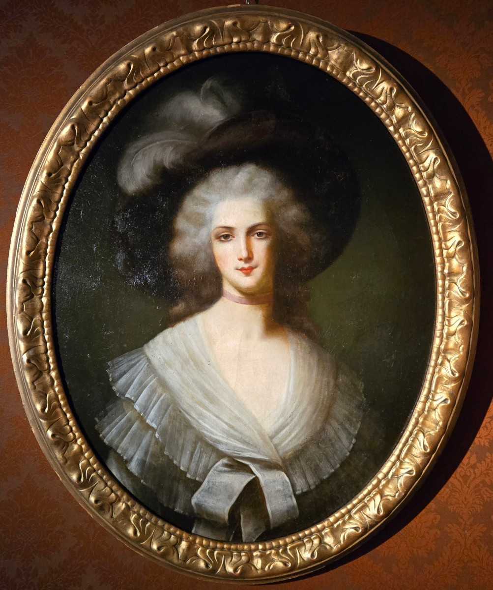 Portrait d’une jeune femme au chapeau, École anglaise du XVIIIᵉ siècle.  