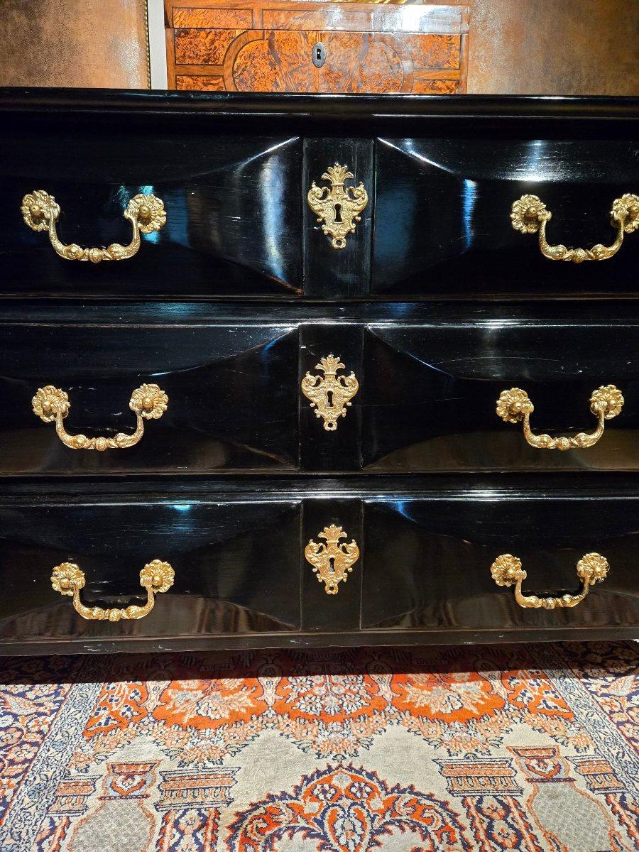 Commode Louis XIV dite « mazarine », travail régional français, probablement Dauphiné.-photo-4