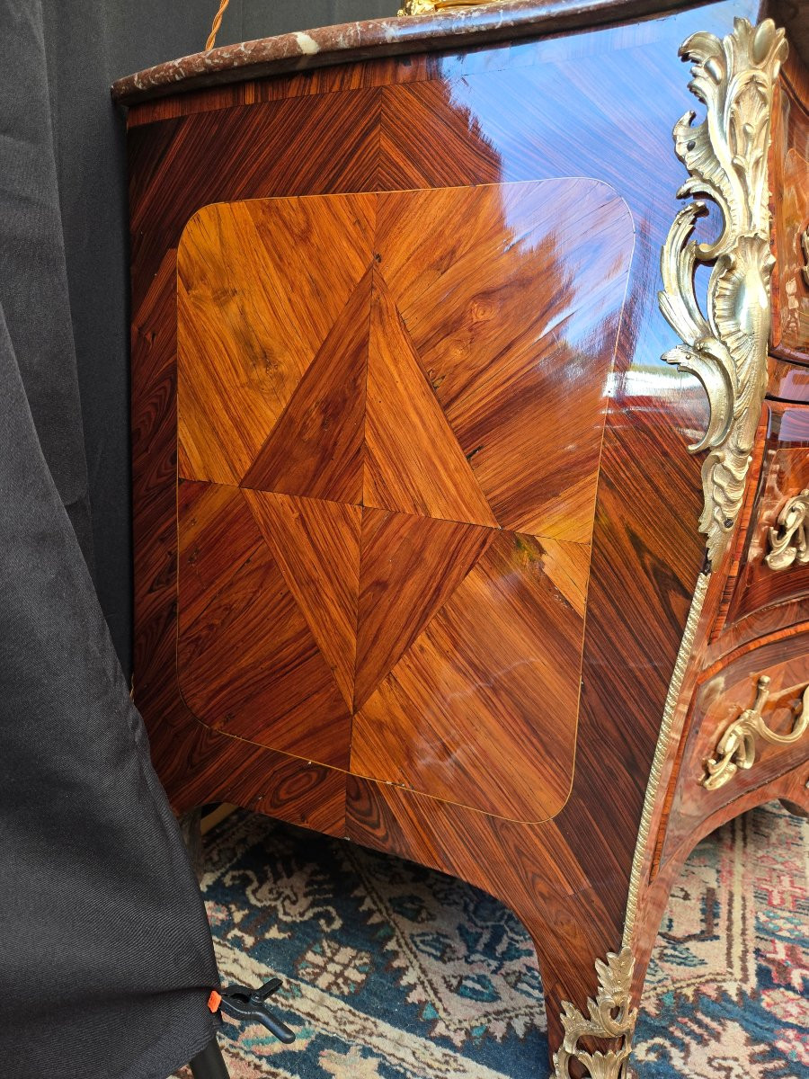 Curved Chest Of Drawers Stamped By Jean-baptiste Hedouin, Paris, Louis XV Period, Circa 1755.  -photo-3